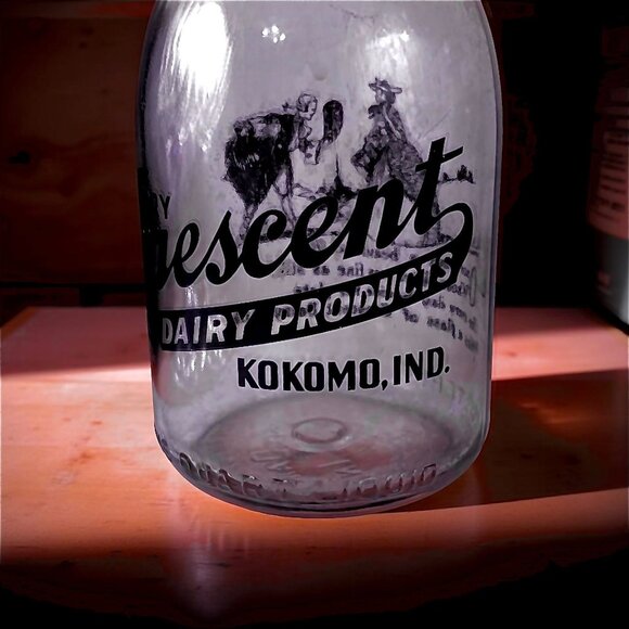 Vintage ACL Crescent Dairy Milk Bottle "It Whips" 1 Quart Glass Clear Black Prin - Picture 5 of 9